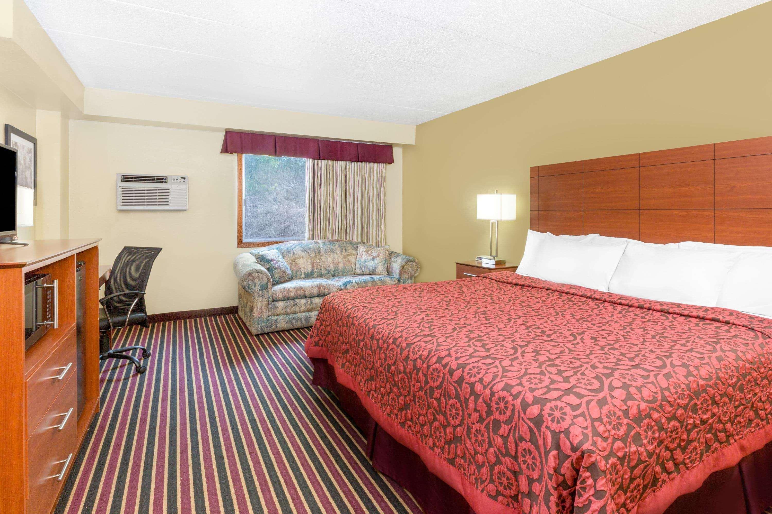 Days Inn By Wyndham Newton Exterior photo