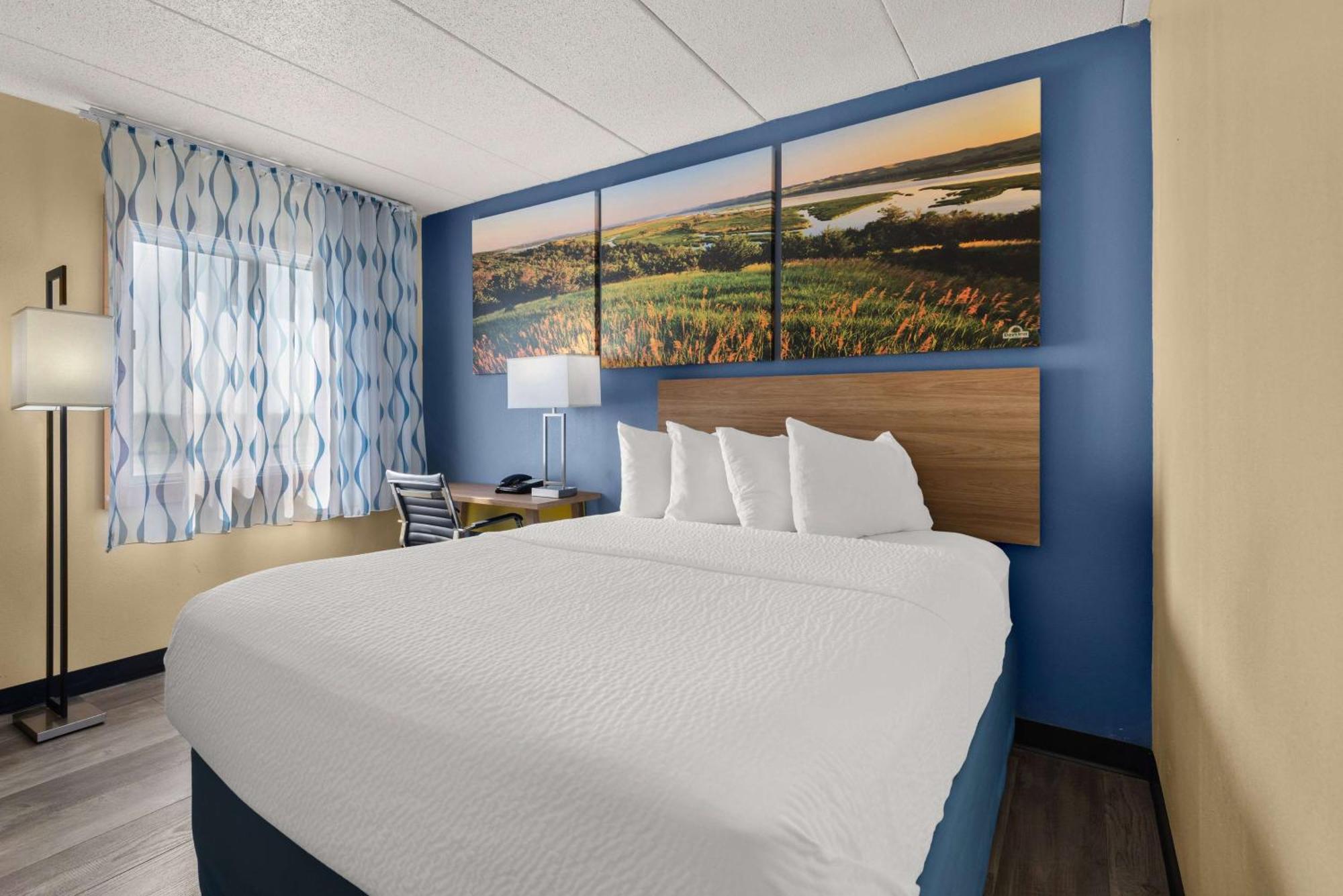 Days Inn By Wyndham Newton Exterior photo