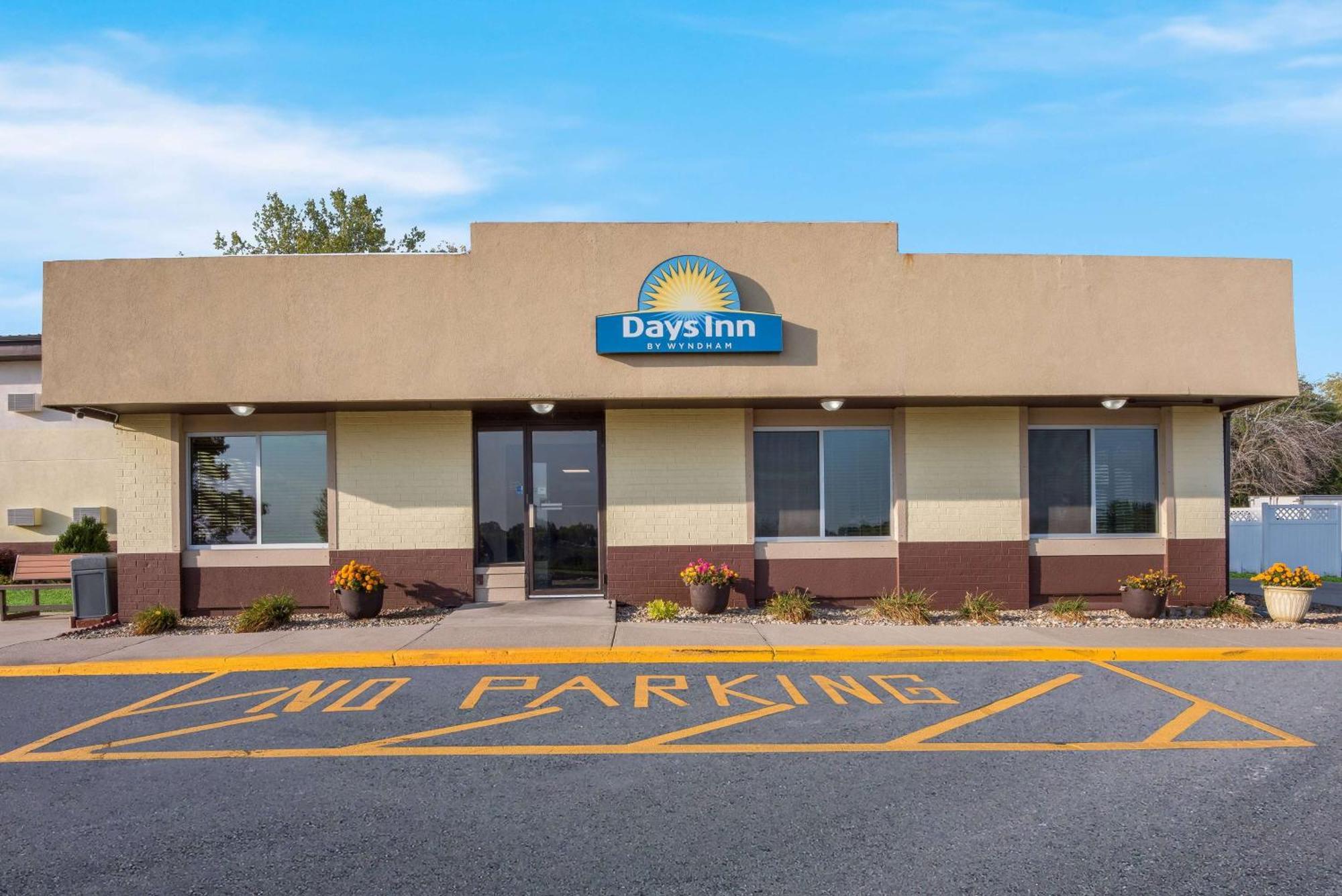 Days Inn By Wyndham Newton Exterior photo